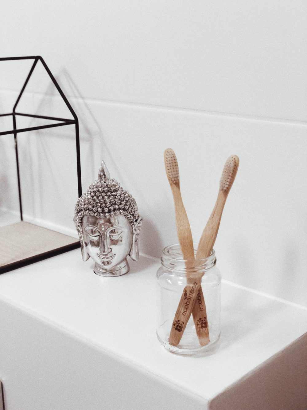 https://mindfulofthehome.com/wp-content/uploads/2021/02/bamboo-toothbrush-in-glass-jar-1000x1334.jpg