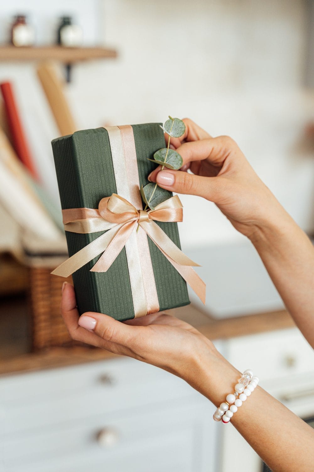 Modern Minimalist Eco-Friendly Gift Wrapping Ideas