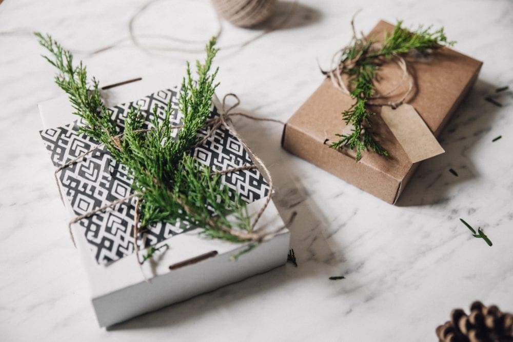 How to wrap a gift with no tape - ZeroWaste 